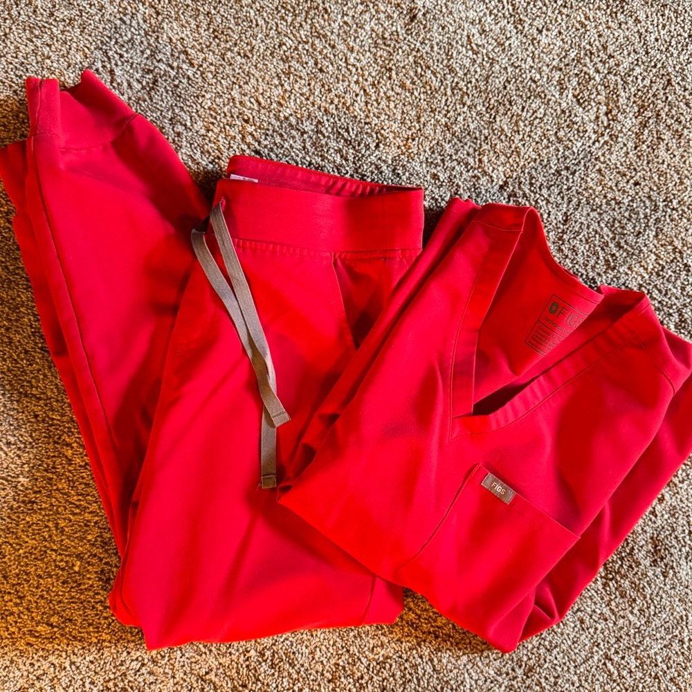 Pop Red Figs Scrub Set size small